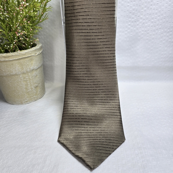 Salvatore Pellegrino 100% Silk Tie Golend Tan With Black Pinstripe EUC - Picture 1 of 7